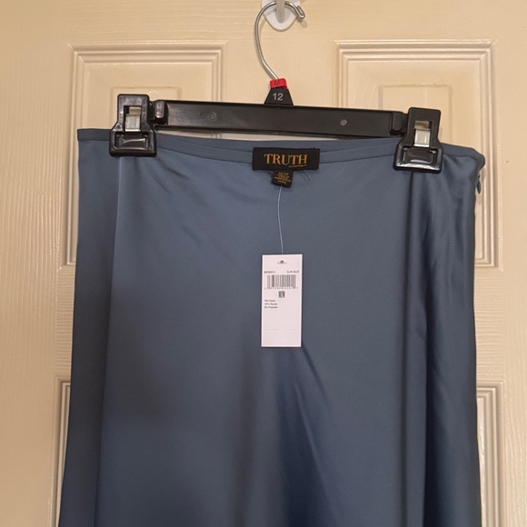 Truth Women's Slate Blue Mlaxi Skirt Sz M. Good weight for A Fall Slip Skirt. - Picture 1 of 2